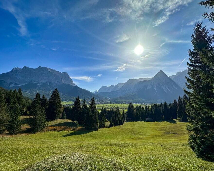 Berglandschaft mit Zugspitzpanorama
