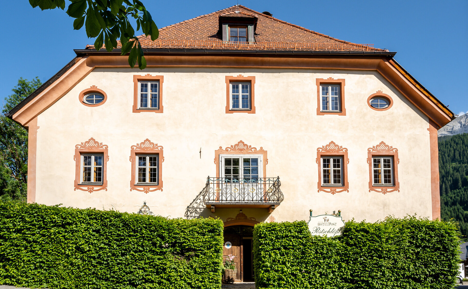 Postschlössl Foto von der Eingangsseite in Lermoos
