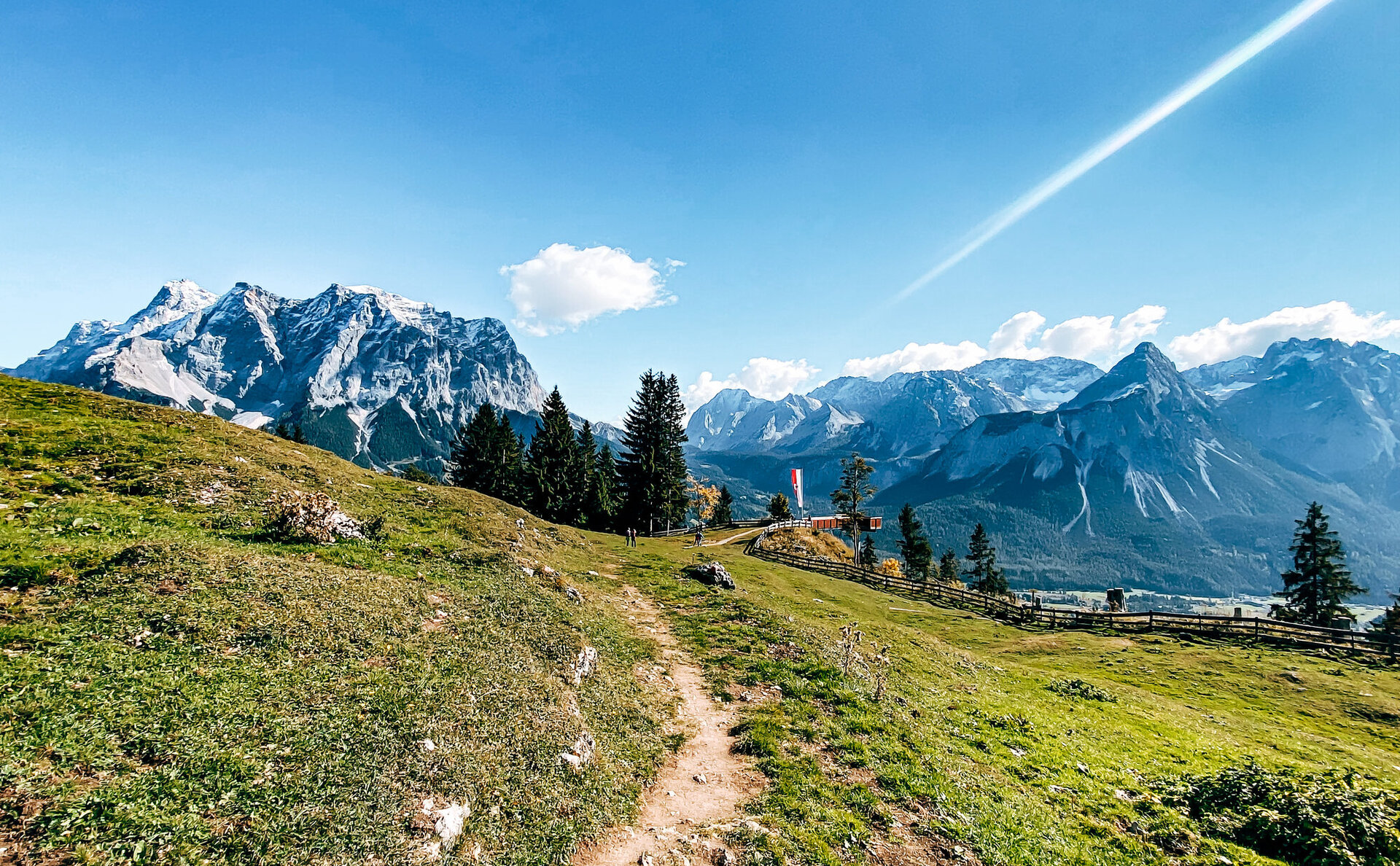 Blick auf Zugspitze und Sonnenspitze