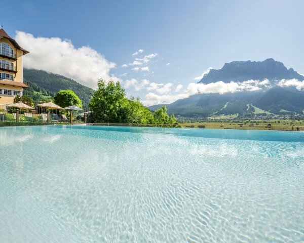 Pool im Hotel Post in Lermoos